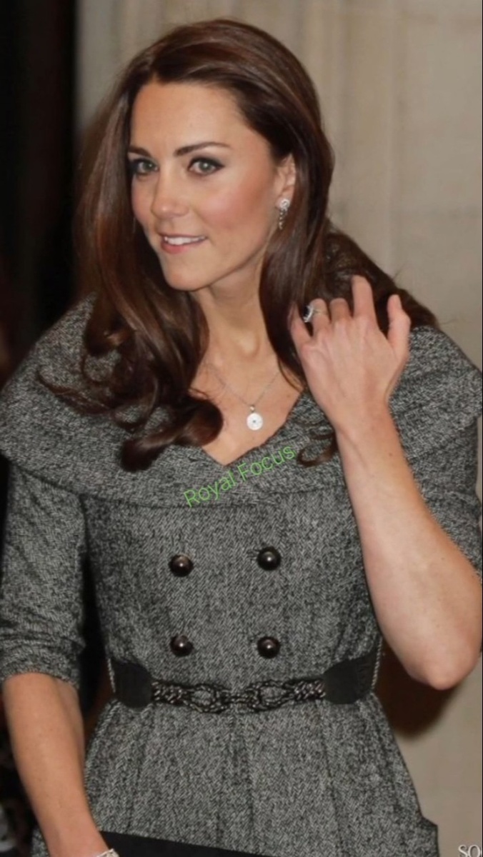 «Он — наш позор»: как скандальный дядя принцев Уильяма и Гарри лишился всех титулов и почему королева Елизавета II его не наказывала?