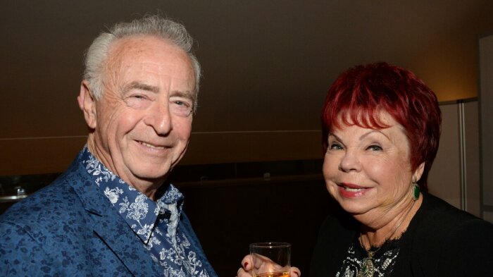 «Мне 75, а какой я должна быть?!»: почему Людмилу Порывай, мать Наташи Королёвой, травят за «неприличный» образ, и при чём тут королева Елизавета II