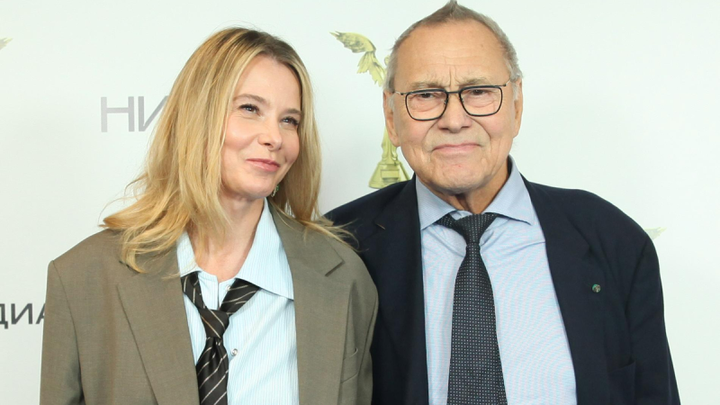 «Мы будем бороться до самого конца»: Юлия Высоцкая рассказала о состоянии дочери, 11 лет находящейся в коме