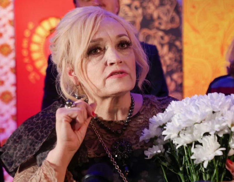 «Это настоящий кайф, а не ирония»: почему 90-е снова в тренде у зумеров и кто из звёзд собирает полные залы?