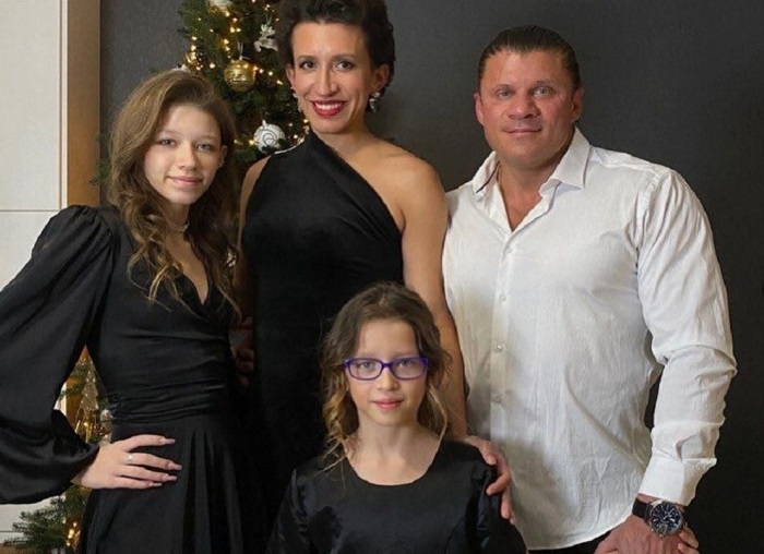 Колготки, подушка, джип: почему Елена Борщёва — магнит для нелепых травм? И откуда у неё латиноамериканская внешность?