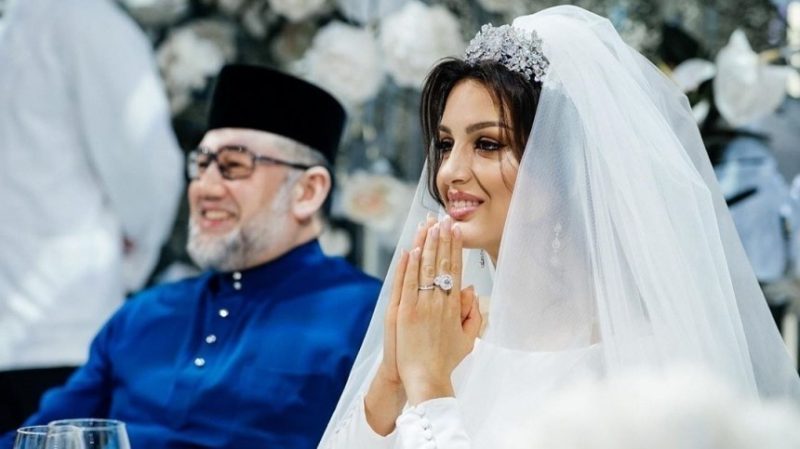 «Она была опозорена»: почему король Малайзии отказался от 35-летней Оксаны Воеводиной и их сына?