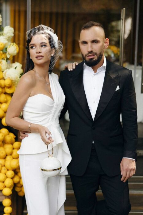 «Жениться можно сколько угодно раз»: кто из звёзд тайно вышел замуж в этом году, а кто повторил клятвы спустя годы?