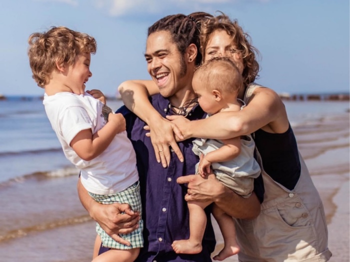 «Две частички моего Тони»: как сейчас выглядят 11-летний Эрик и 7-летняя Шарлотта — внуки Ирины Понаровской