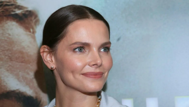 «Я потеряла дар речи от его красоты»: как Лиза Боярская «увела» Максима Матвеева, и почему их 13-летний сын стесняется родителей