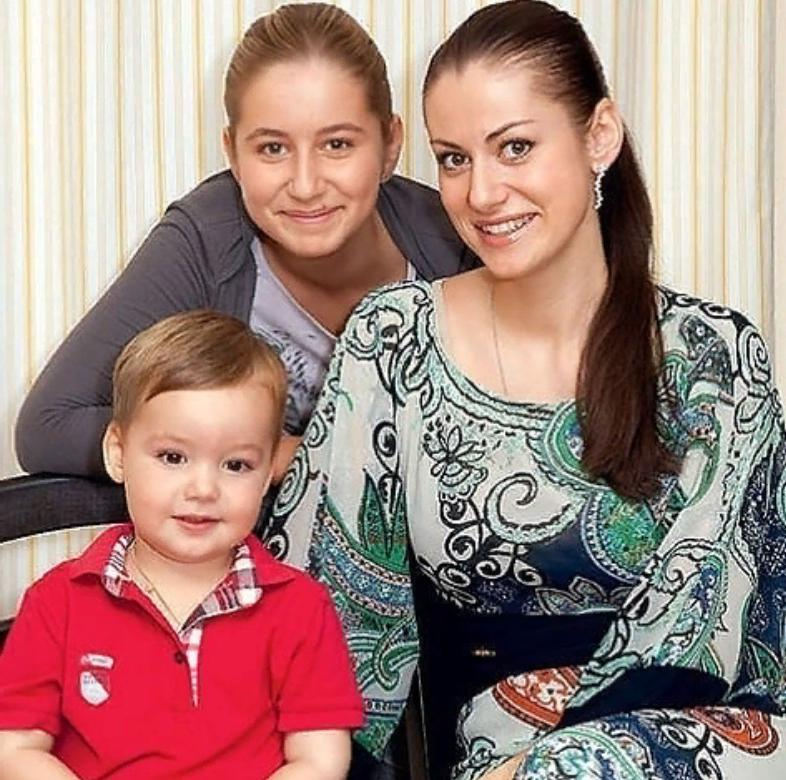 «Как брат и сестра»: почему Анна Ковальчук рассталась с первым мужем и как выглядит их 25-летняя дочь, покорившая «Последнего героя»