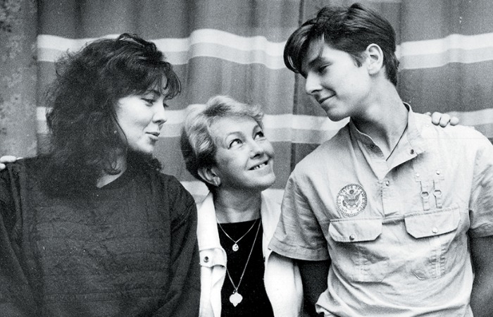 Почему 86-летняя "бабушка из Папиных дочек" прописала киргизку вместо правнуков?