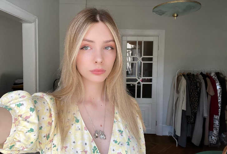 «Ему пророчили смерть в роддоме, а он чуть не выпрыгнул из окна»: почему звезда «Дальнобойщиков» до сих пор ездит на метро, а его дочери – копия жены