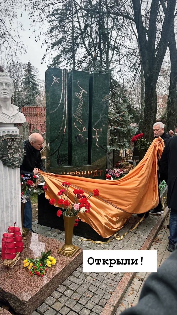 «Он бы сказал „нормально“»: сын Александра Ширвиндта объяснил, почему закрыл комментарии к посту об открытии памятника отцу