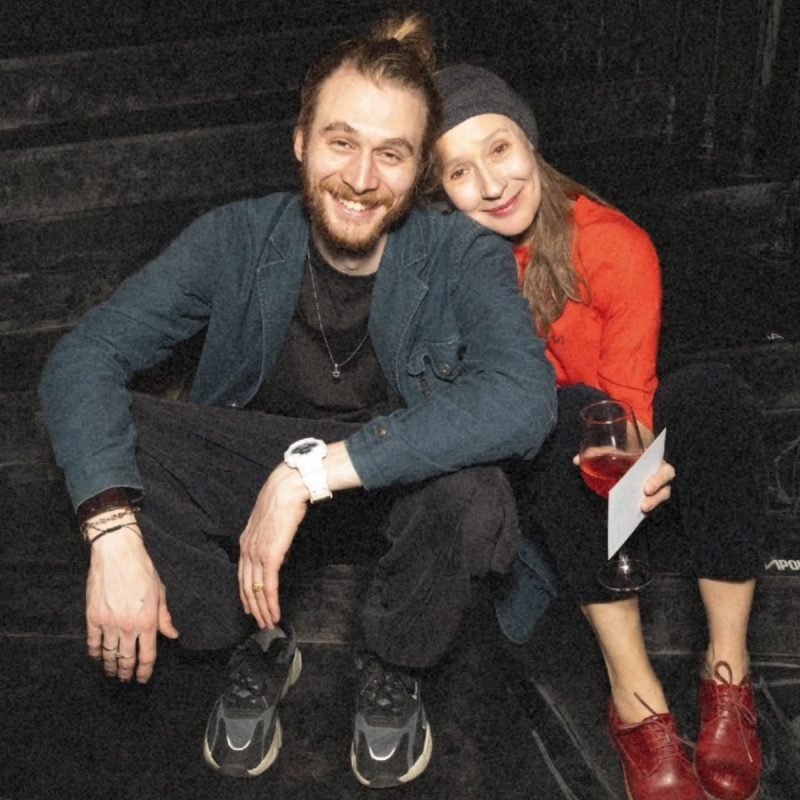 «Мой дом – моя крепость»: как 52-летняя Евгения Дмитриева, родившая детей после 39, утерла нос скептикам, прожив 14 лет с учеником моложе на 20 лет