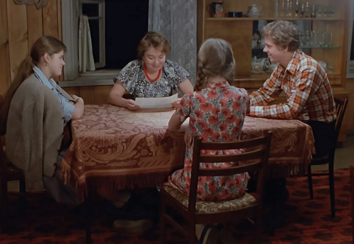 Немоляева вместо Брыльской, Фатеева вместо Варлей: как 7 культовых советских ролей чуть не достались другим