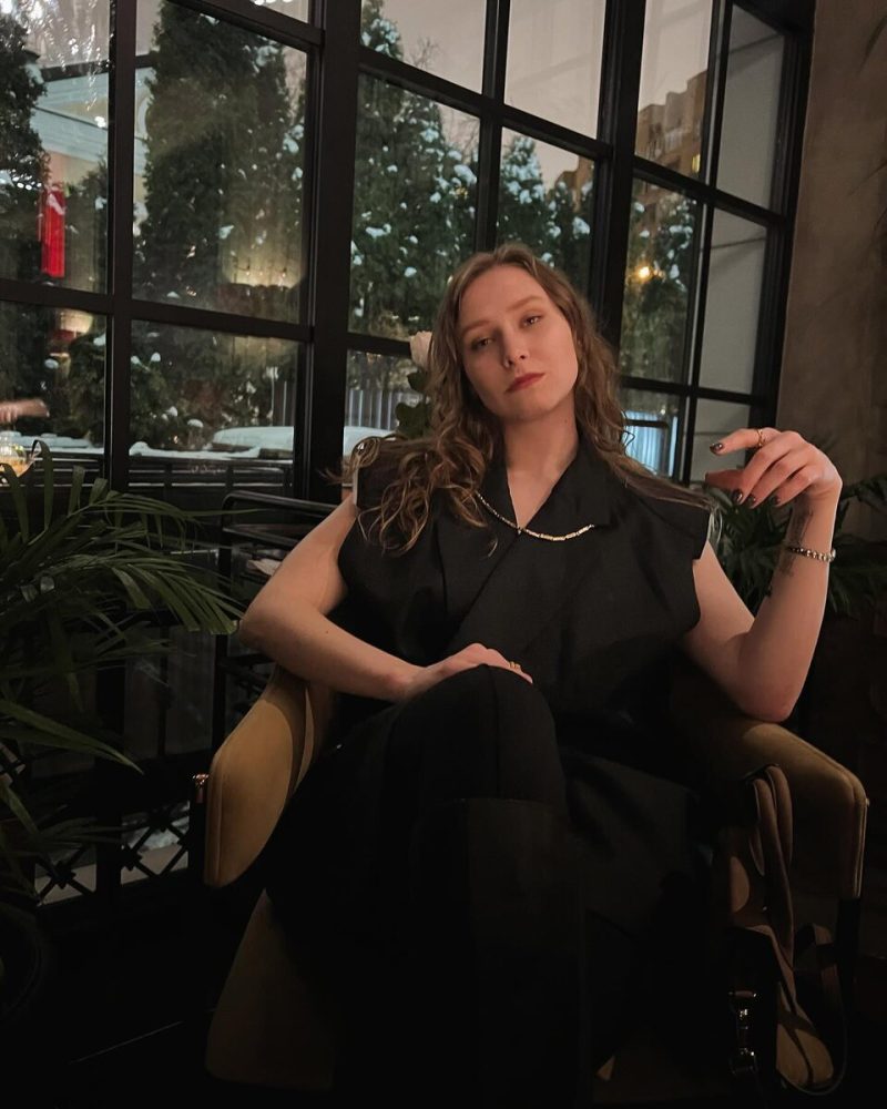 «Я её ждала 9 лет»: почему Алена Апина не смогла родить дочь, и как выглядит её 24-летняя копия отца