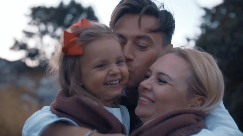 «Виделись только в аэропорту»: как «Народный артист» Руслан Алехно потерял жену, а затем и популярность