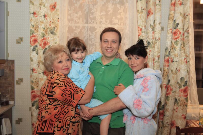 «Позорище полное!»: как звезда «Ворониных» Мария Ильюхина в 22 года пережила предательства и стала мамой