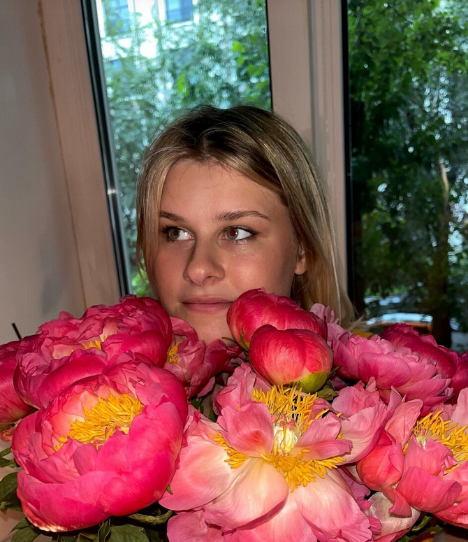 «Природа отдохнула»?: как выглядит 20-летняя дочь Виктории Толстогановой и Андрея Кузичева, и почему она «папина копия»