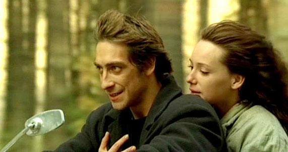 Четвертый раз отец, но не русский: как 43-летний Артем Ткаченко стал звездой вопреки "проходным ролям" и "разбитому сердцу"?