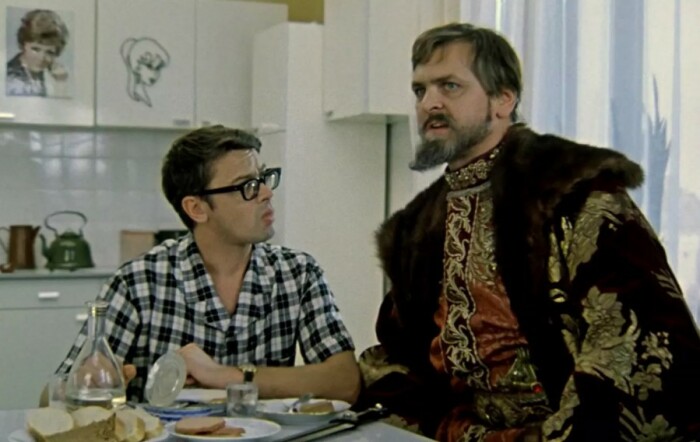 Звёзды за "копейки": как платили кумирам советского экрана или гонорары от Шурика до Шерлока