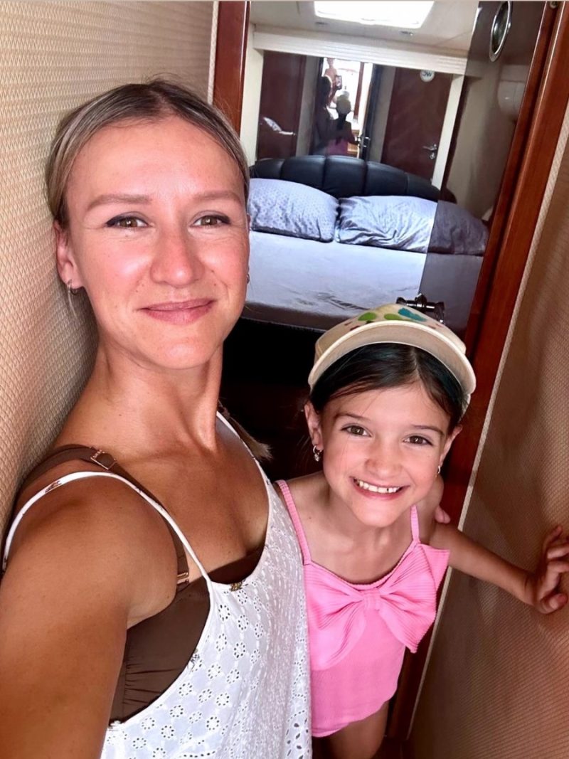 «Я не понимала, кто я вне спорта»: как материнство изменило жизнь фигуристки Татьяны Волосожар, родившей троих детей до 35 лет