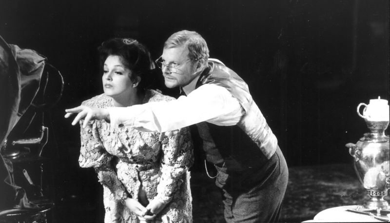 «Порочный кот, у которого все усы в сметане»: почему умница Цыплакова ввязалась в адюльтер с женатым Виталием Соломиным?