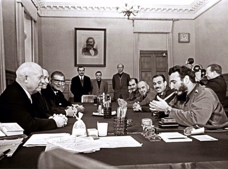 «Тайсон в розовых наручниках — это сюрреализм»: редкие кадры звезд, которые вас поразят