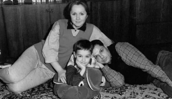 «Трусливые самоубийцы»: как Игорь Скляр отбил жену у лучшего друга, пережил инфаркт и стал народным артистом?