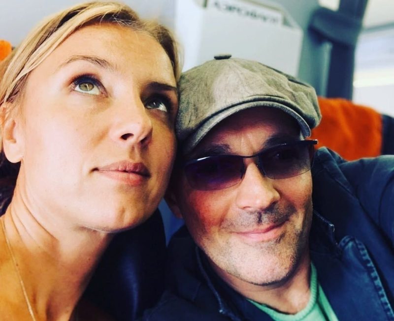 «Люди почему-то верят нам»: почему Егор Бероев и Ксения Алфёрова пожертвовали миллионами, чтобы остаться со своим народом