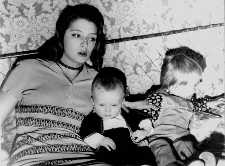 Наследники барда: почему дети Высоцкого бегут от его славы?