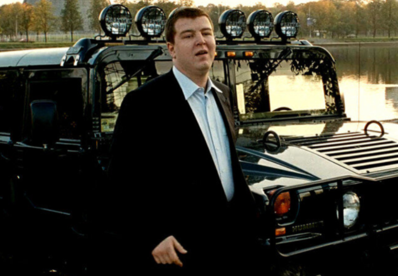 «Папа назвал меня РЭМ»: как хулиган из Златоуста стал звездой кино и отцом троих сыновей, но так и не женился на матери младших детей