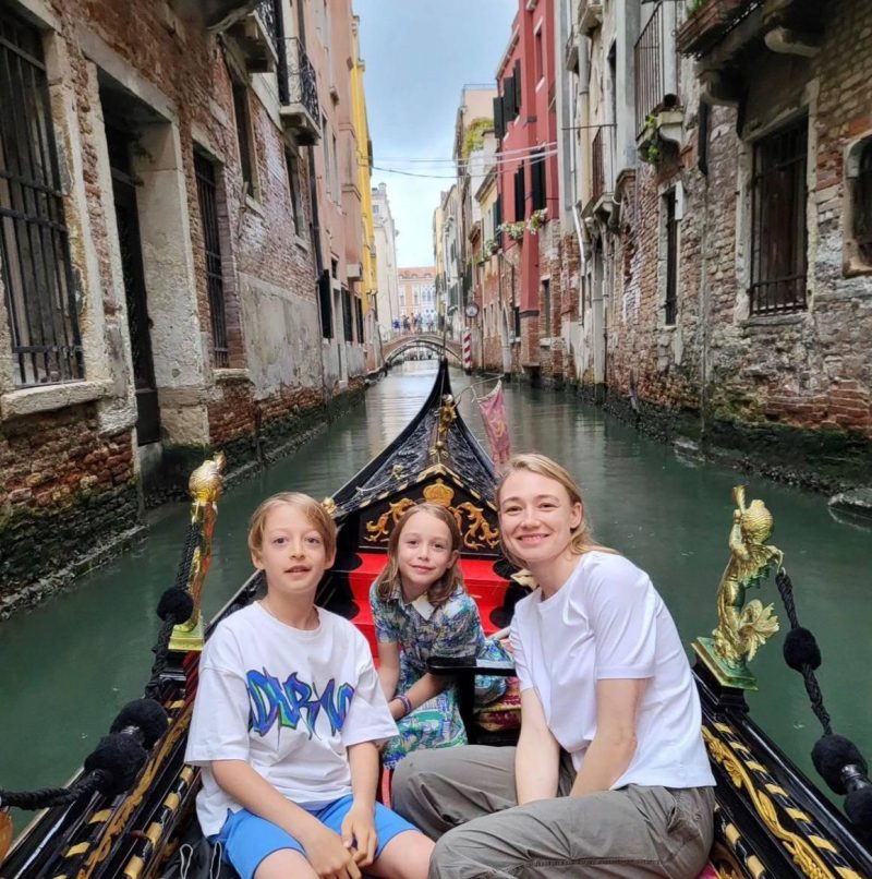 Акиньшина показала «тот самый» пресс: как трое детей не помешали фигуре мечты