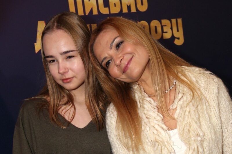 «Ника растет артисткой, это точно»: Вдова Владимира Левкина впервые вышла в свет с дочерью после трагедии