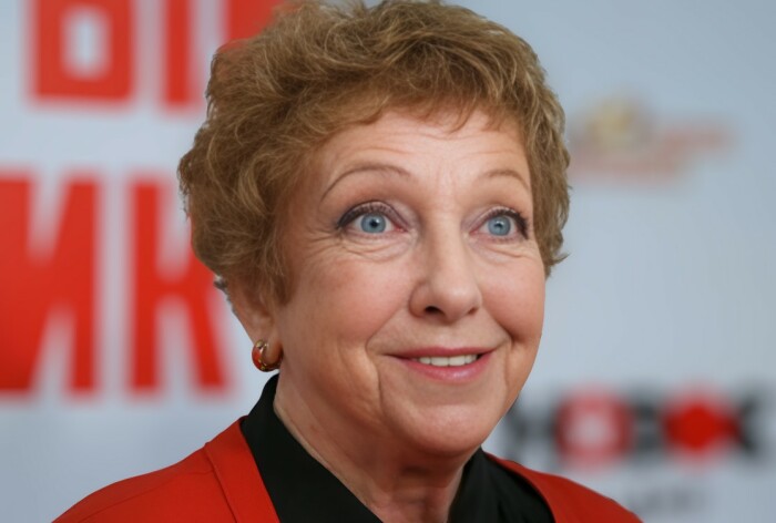 Почему 86-летняя "бабушка из Папиных дочек" прописала киргизку вместо правнуков?