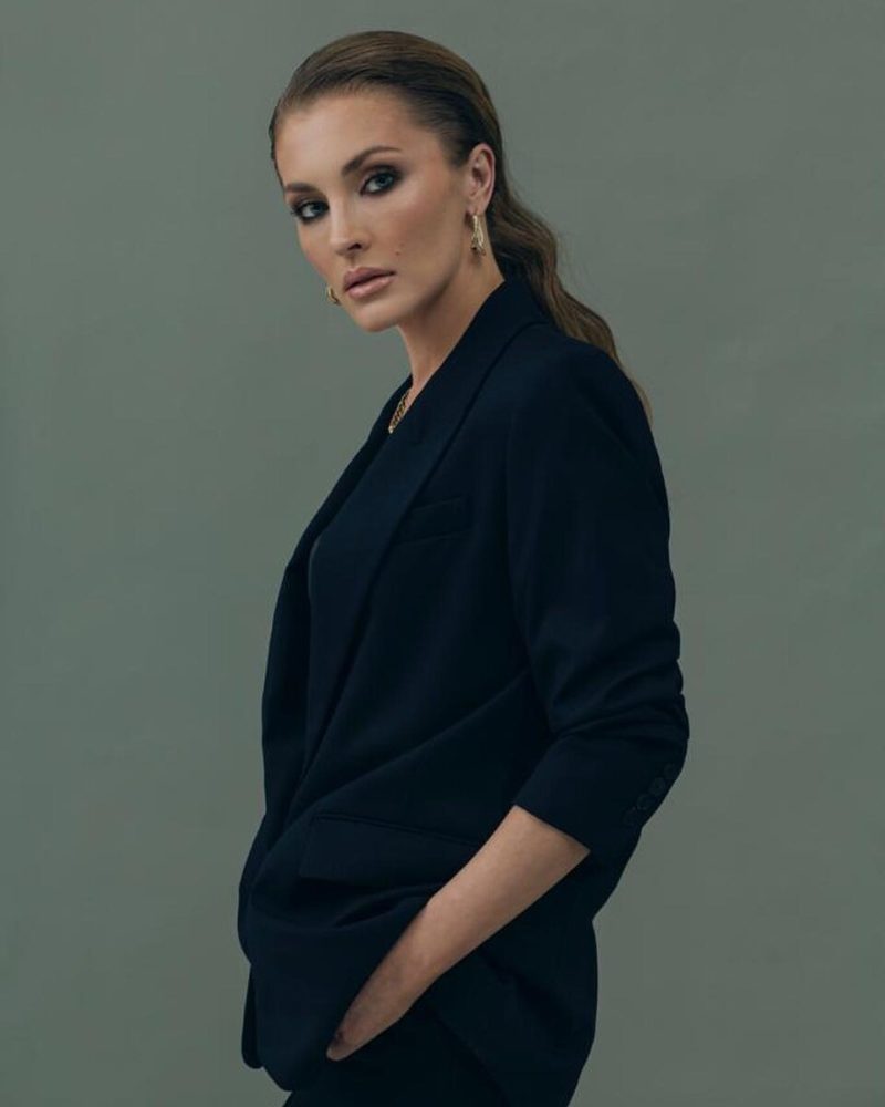 Разные судьбы: одна сестра замужем за режиссером, другая — с собакой