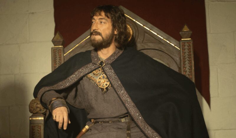 «Равшана – проверенный человек»: как актер Артем Ткаченко пережил два развода и обрел счастье с молодой женой, родившей ему троих сыновей