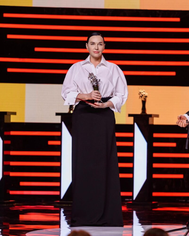 «Она потрясающая»: почему 60-летняя звезда «Гардемаринов» раскрыла тайну младшей внучки, которую 5 лет скрывала Агния Дитковските?