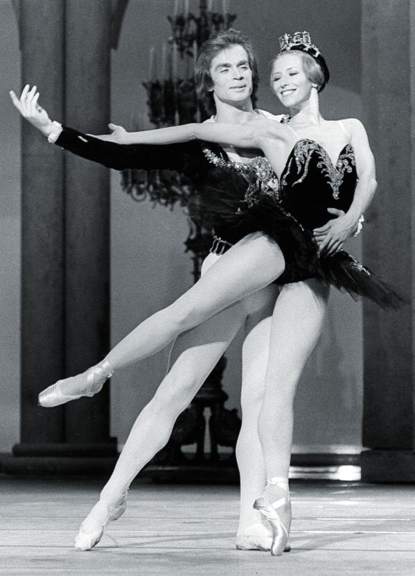 «Кто бы мог подумать, что наша Наташка останется»: как балерина Макарова бросила СССР, мать и театр, а потом сама устроила Барышникова в Америке