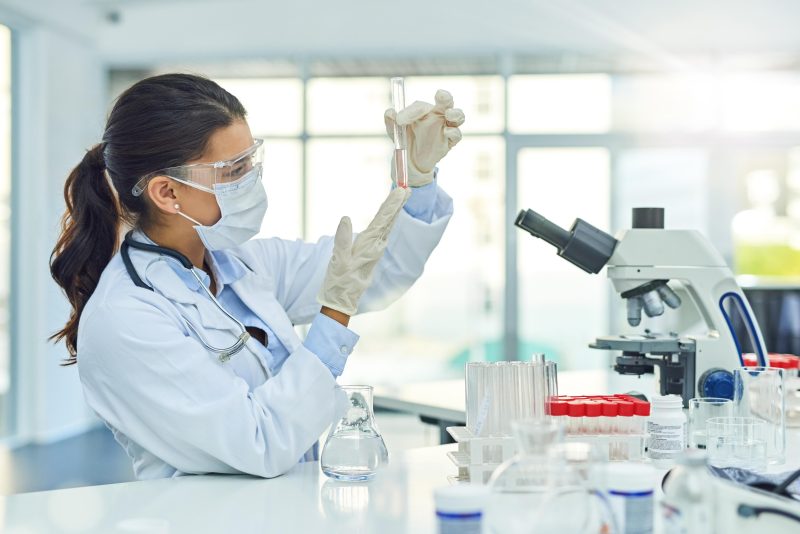 «Сначала молодеешь, потом сгораешь»: почему Ким Кардашьян рискует жизнью ради красоты и кто из наших актрис пострадал