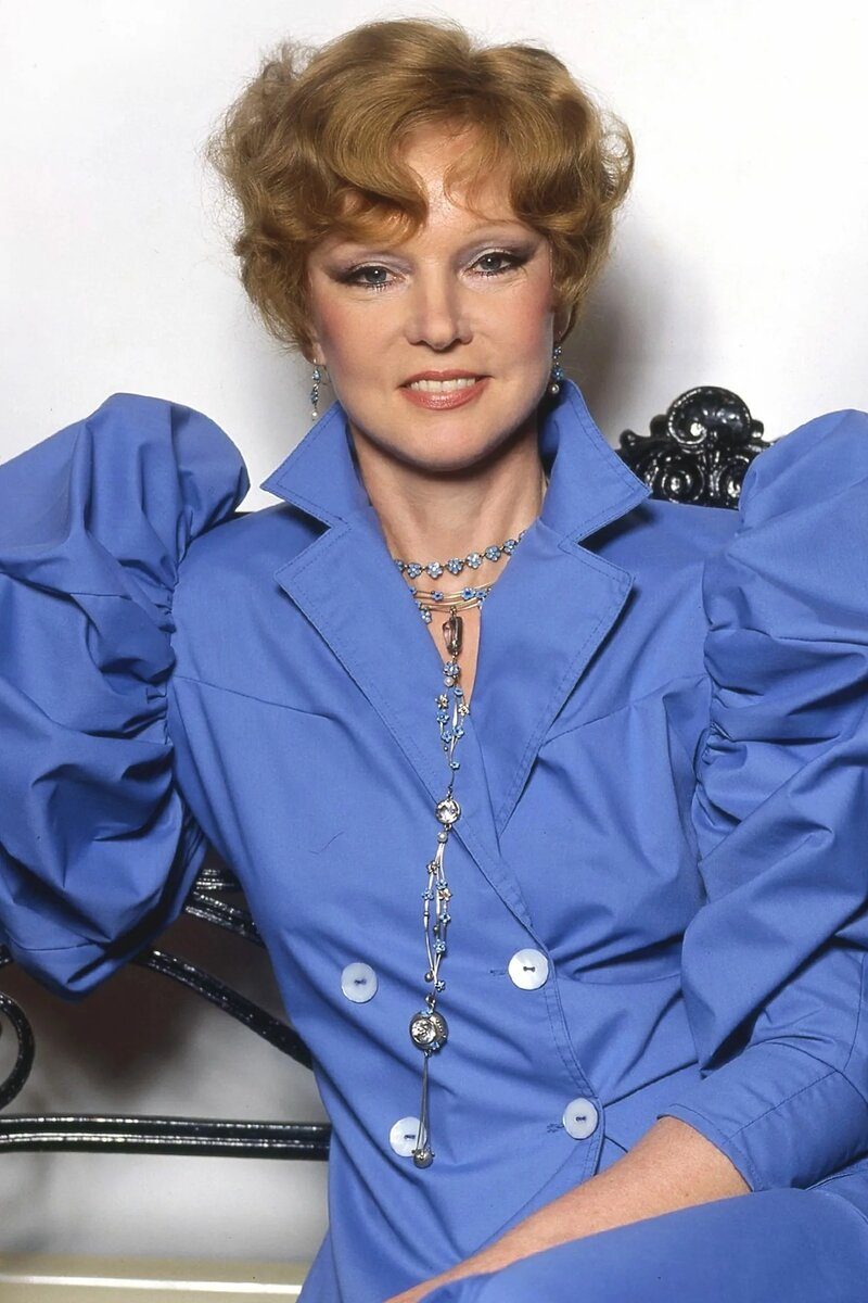 «Ей было все равно на своего ребенка» : что не так с личной жизнью 75-летней Людмилы Гурченко и почему ее похоронили не там, где она хотела