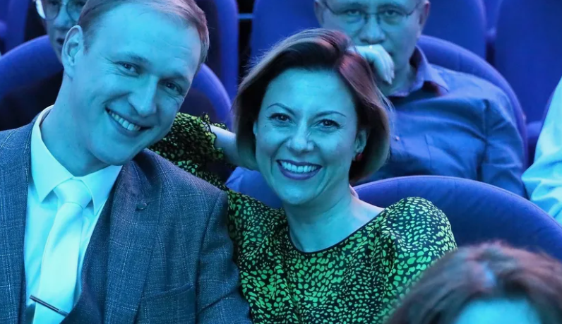 «Не верили в их брак» : как изменилась жизнь 35-летнего Алексея Красноцветова после развода с женой, которая старше на 14 лет