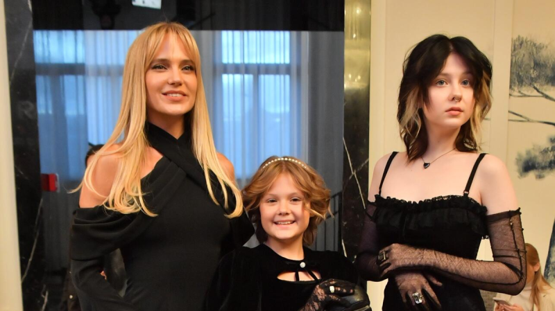 Тайный избранник Глюкозы: 28-летний бизнесмен и 18-летняя дочь звезды