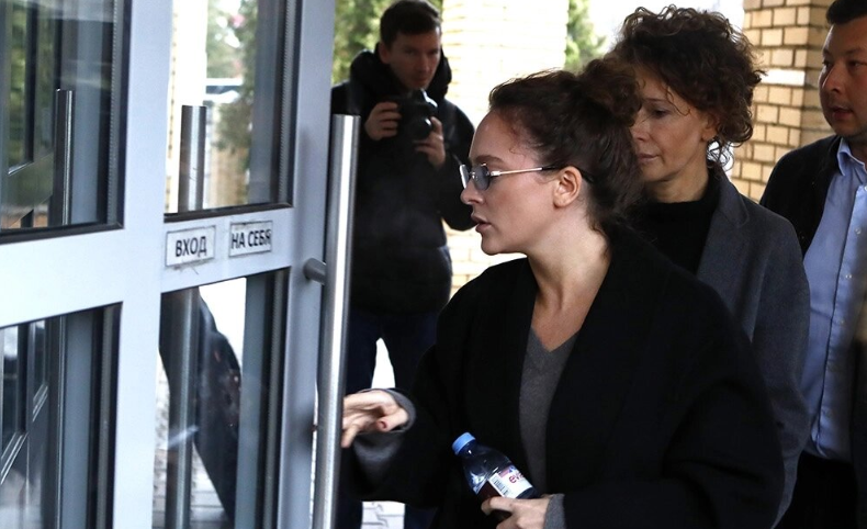 «По полной программе!»: как наказали 30-летнюю Аглаю Тарасову, а соцсети взорвались возмущением