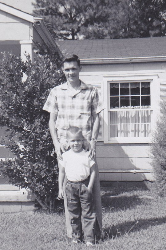 «Я убил его, потому что он был знаменит»: почему фанат обожествлял, а потом хладнокровно застрелил Джона Леннона