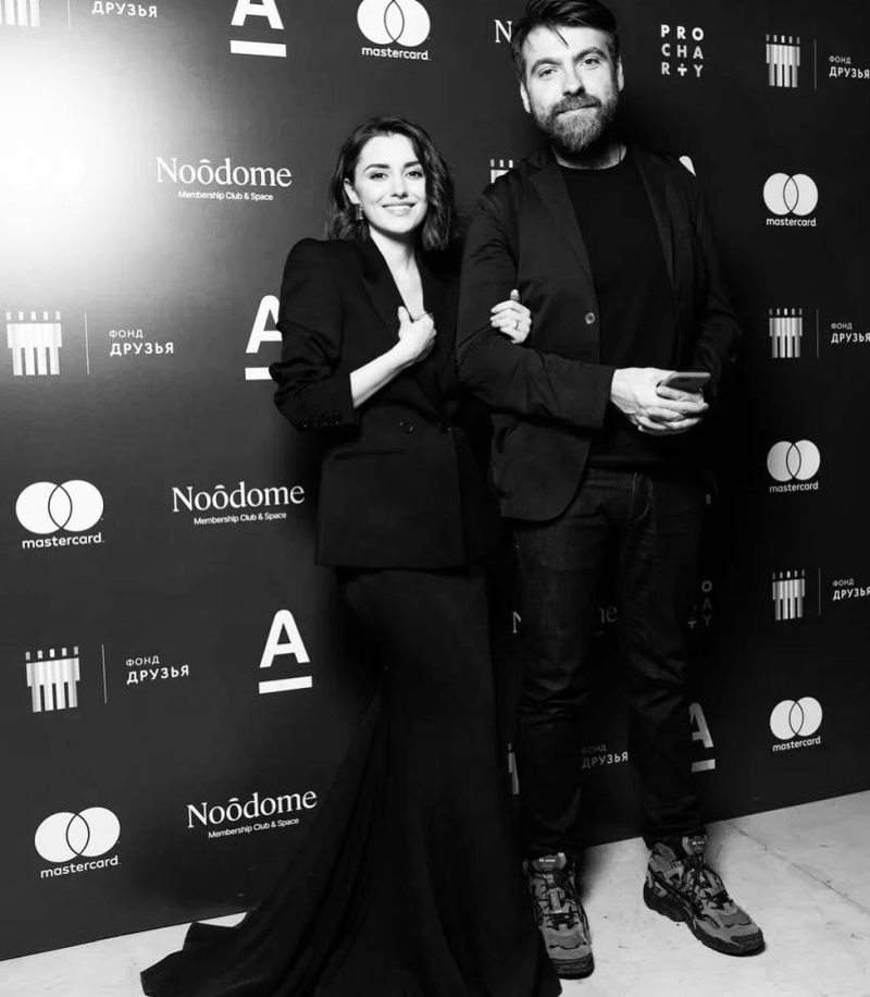 «Он устал от меня, но не от сына»: что стало с продюсером, который бросил Эвелину Блёданс, и как выглядит его новая семья