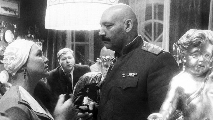 «Я не назвал маму мамой»: почему актер Юрий Цурило поседел за один день и облысел, а его знаменитый брат стал звездой «Неуловимых»