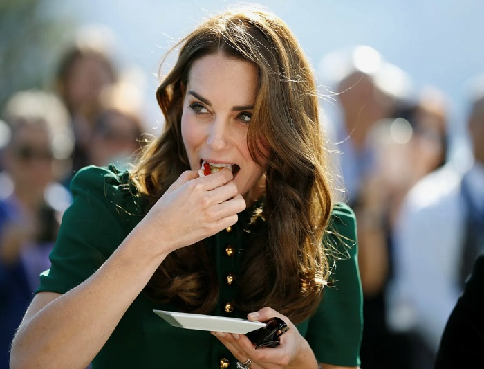 Не давать автографы и не показывать любовь на публике: что еще запрещено Кейт Миддлтон