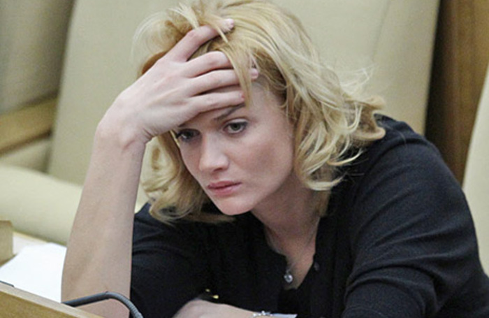 «Он говорил: “Ты должна уехать как можно дальше”»: тайное рождение сына в США и брак с чиновником старше на 22 года — как живёт Светлана Хоркина?