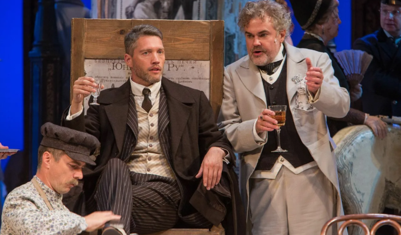 «Он не изменял»: почему после 20 лет брака и 5 детей известный актёр Павел Харланчук ушёл от жены