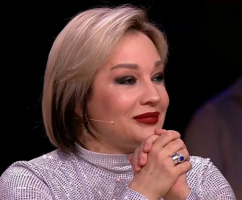 «Это настоящий кайф, а не ирония»: почему 90-е снова в тренде у зумеров и кто из звёзд собирает полные залы?