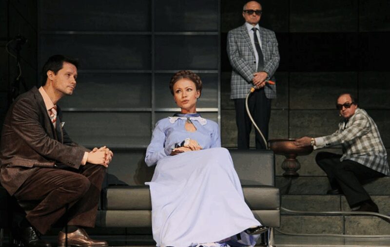 46-летняя звезда ушла от сына Полищук к 17-летнему «красавцу» : как выглядит муж и сын Марии Мироновой?