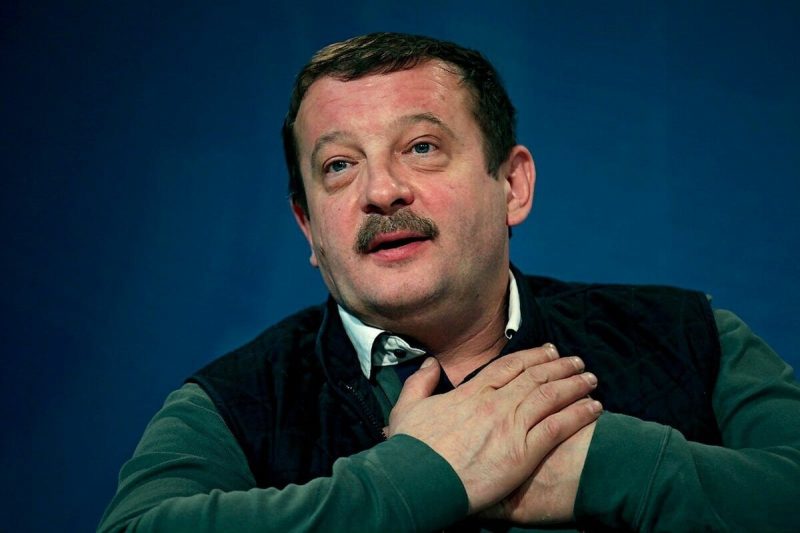 «Он скрывался от нее в шкафу»: почему звезда «Бандитского Петербурга» 11 лет не мог развестись с актрисой Аугшкап