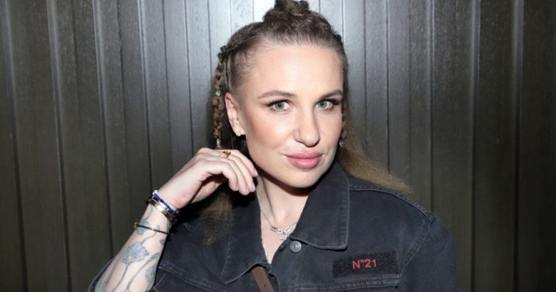 «Наркотики, алкоголь, смерть»: как звезда «отмывала» мужей и стала бабушкой в 41